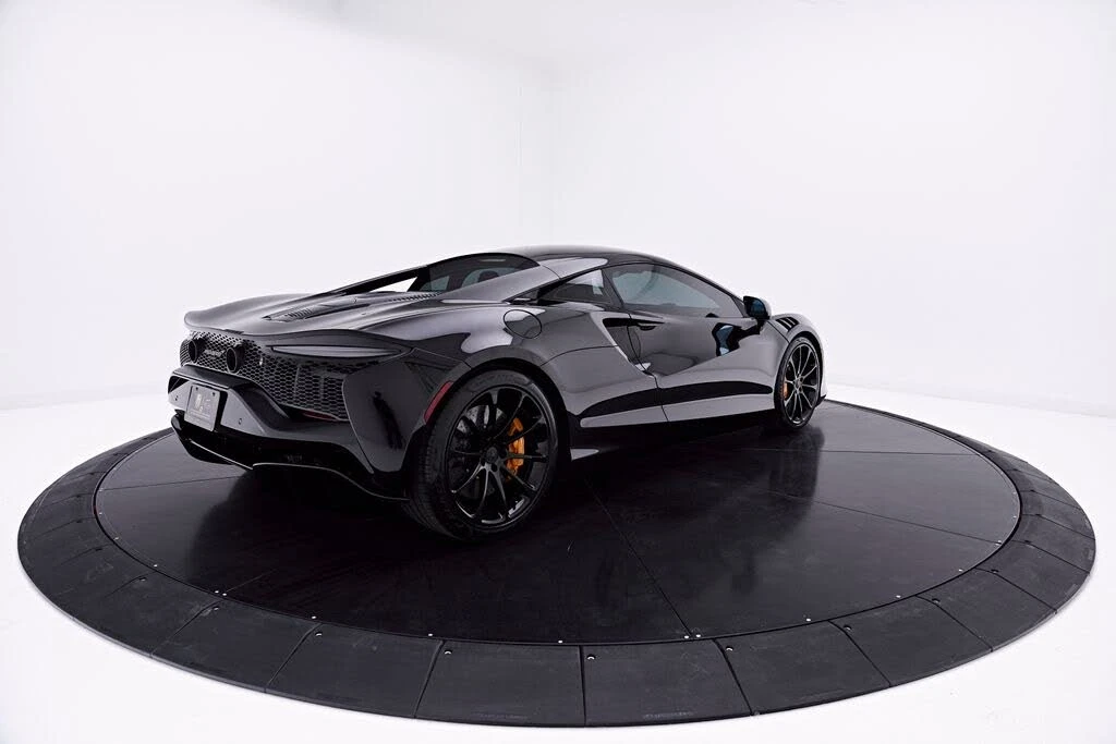 2026 McLaren Artura - Image 18 of 31