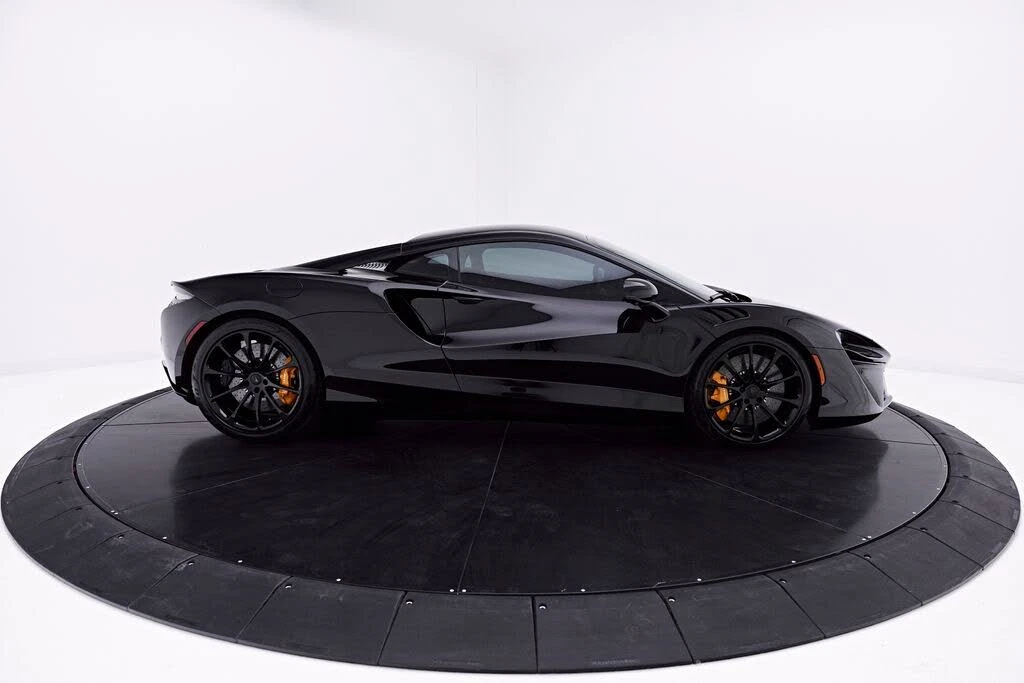 2026 McLaren Artura - Image 19 of 31