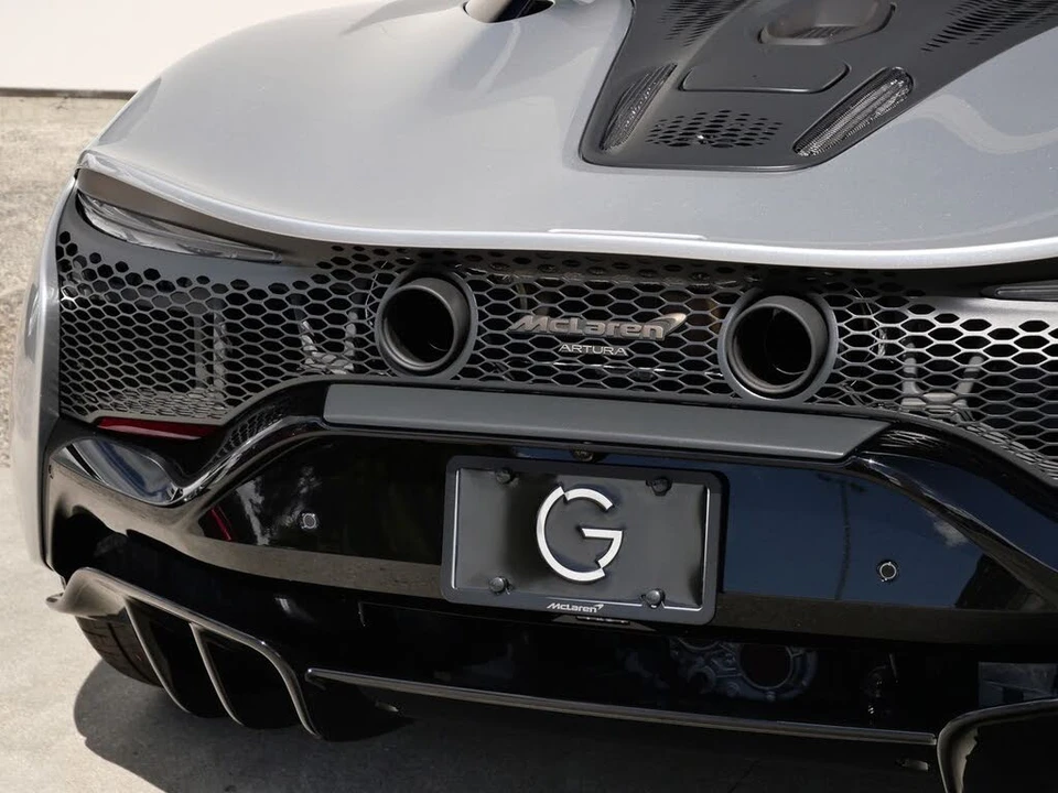2026 McLaren Artura - Image 14 of 25