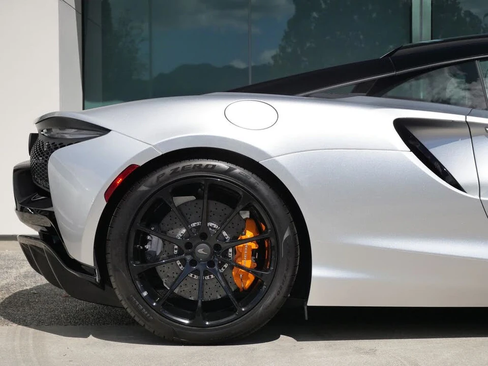 2026 McLaren Artura - Image 15 of 25