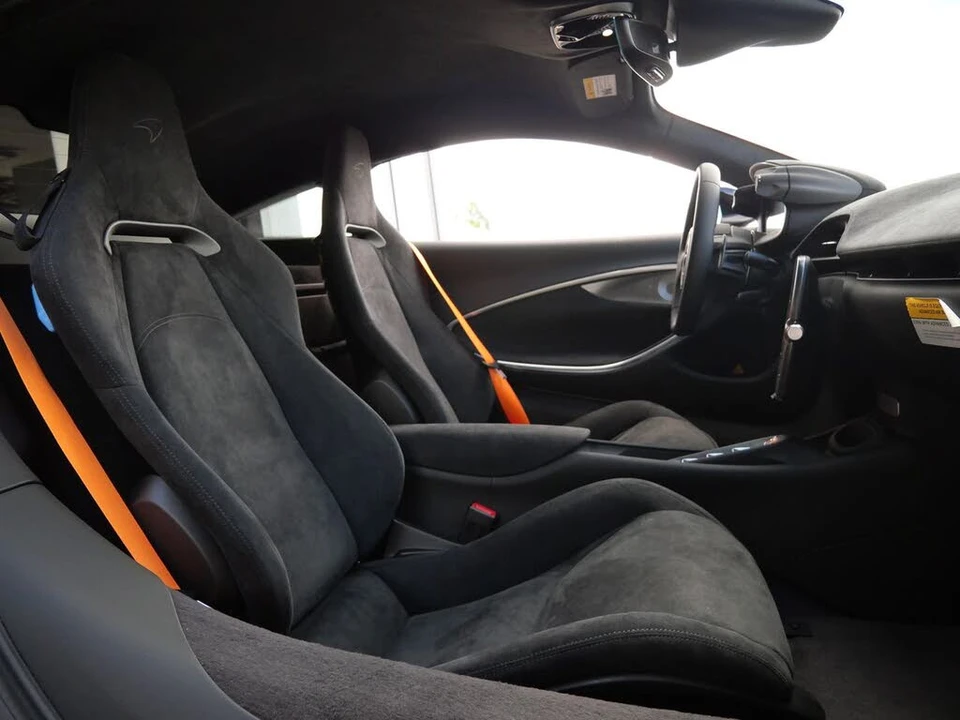 2026 McLaren Artura - Image 11 of 25