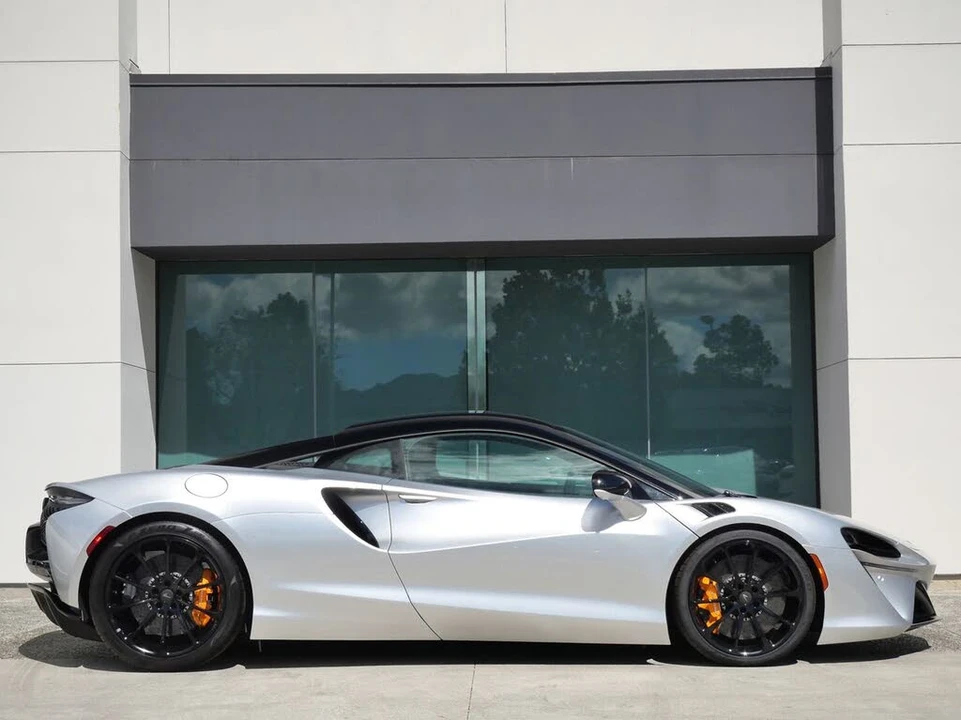 2026 McLaren Artura - Image 3 of 25