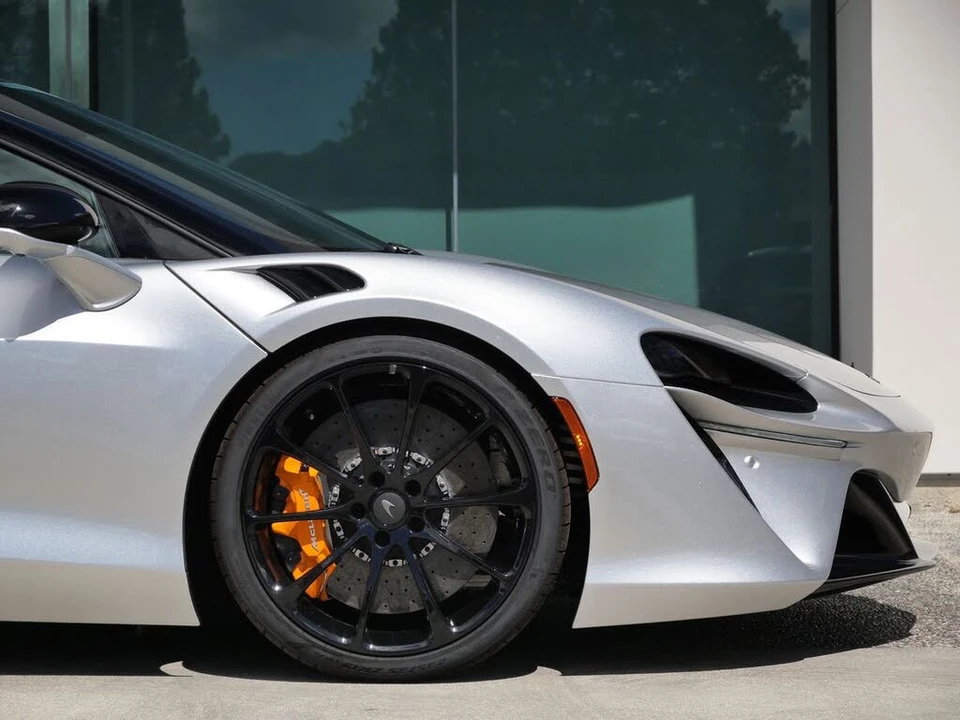 2026 McLaren Artura - Image 7 of 25