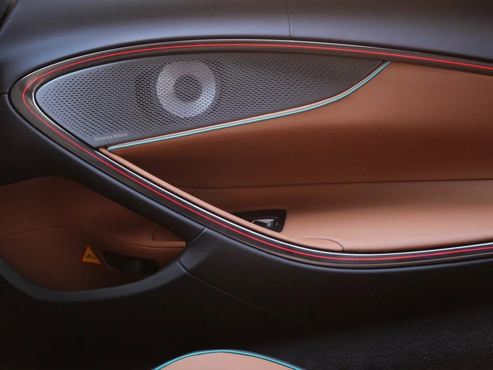 2026 McLaren Artura - Image 19 of 25