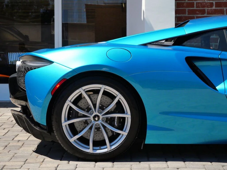 2026 McLaren Artura - Image 13 of 25