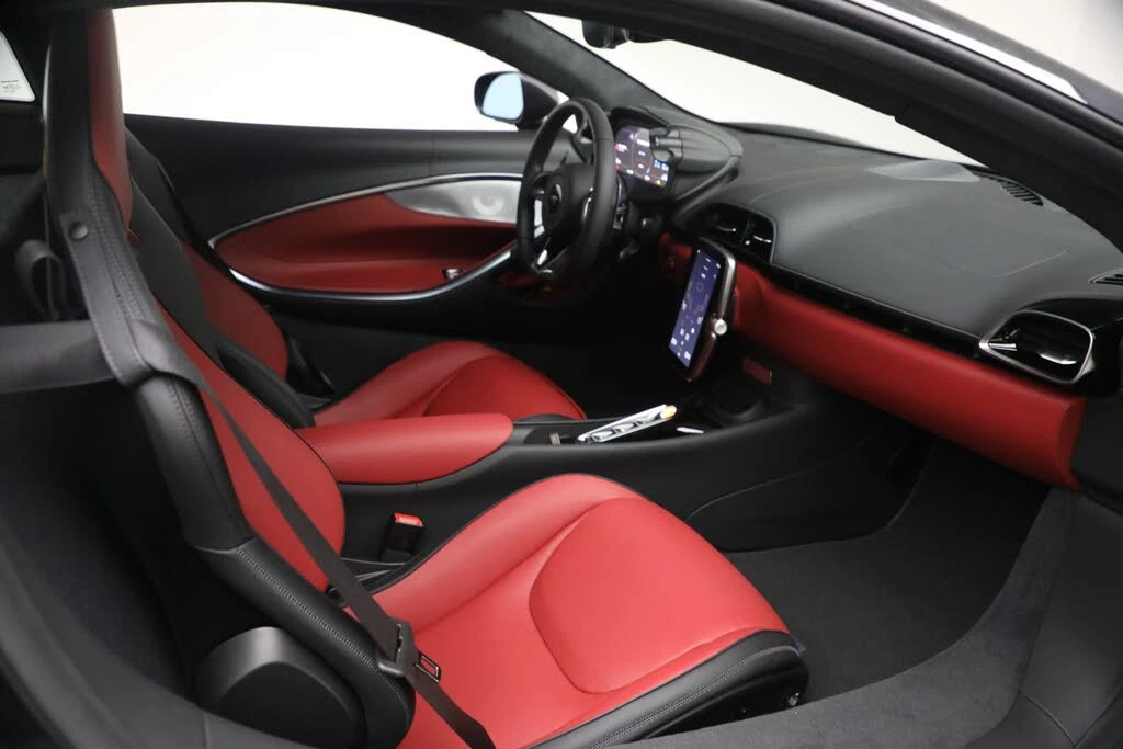2026 McLaren Artura - Image 26 of 31