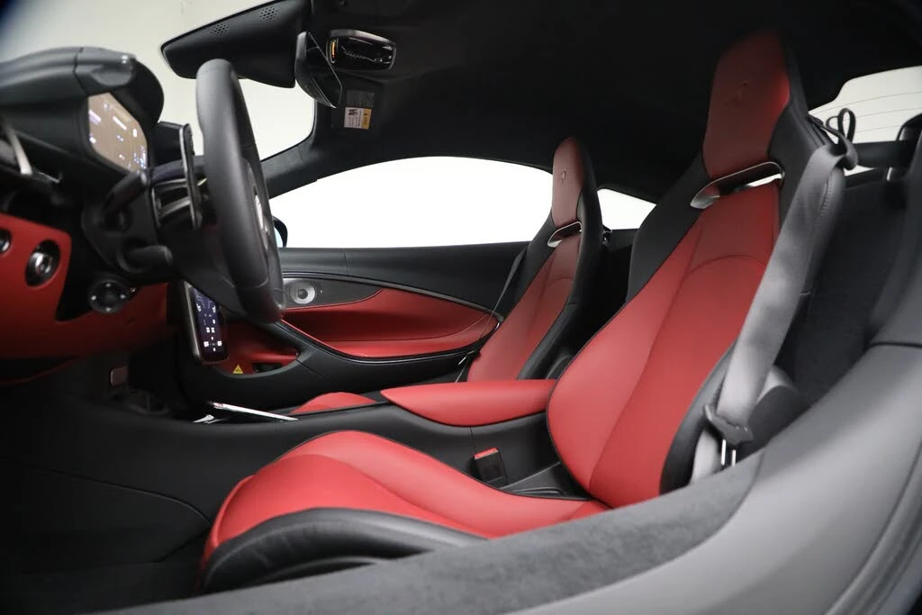 2026 McLaren Artura - Image 21 of 31