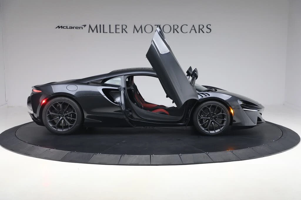2026 McLaren Artura - Image 19 of 31