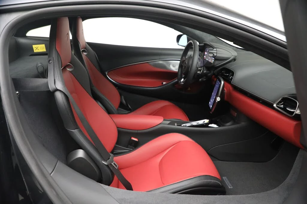 2026 McLaren Artura - Image 25 of 31