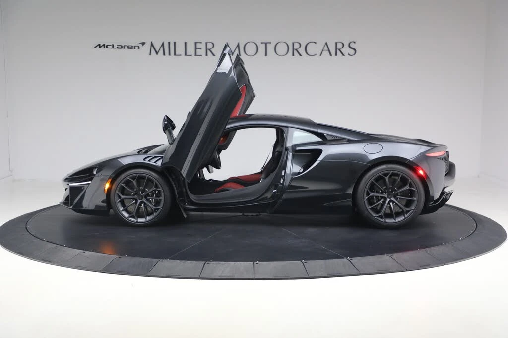 2026 McLaren Artura - Image 15 of 31