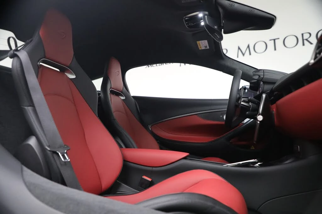 2026 McLaren Artura - Image 24 of 31