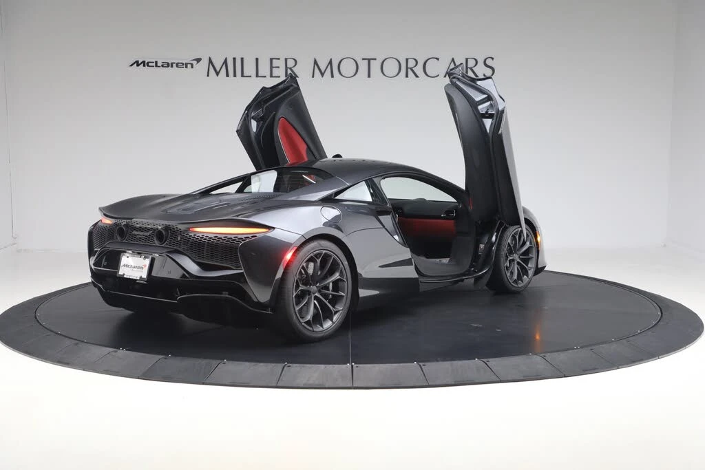 2026 McLaren Artura - Image 18 of 31