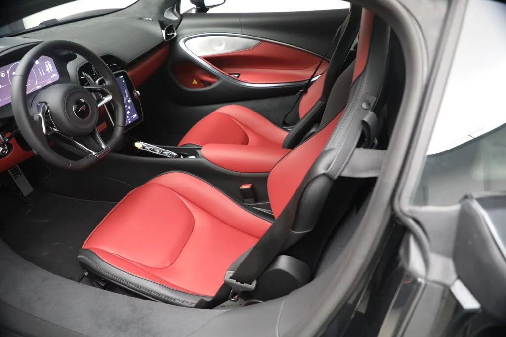 2026 McLaren Artura - Image 23 of 31