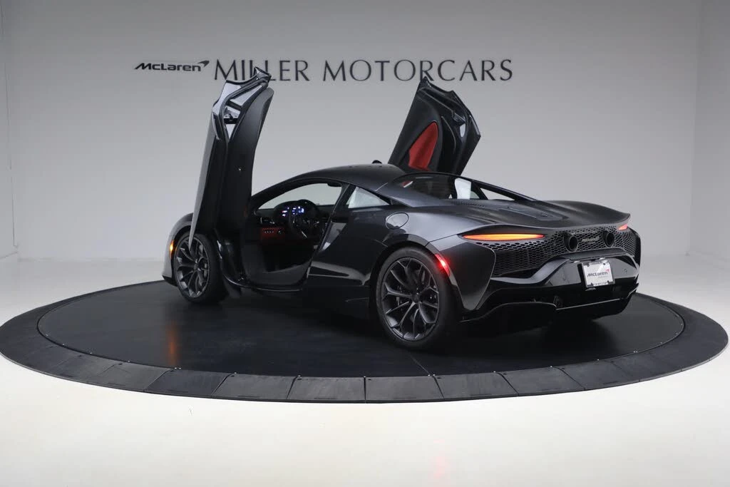 2026 McLaren Artura - Image 16 of 31