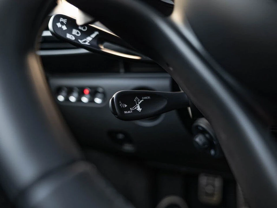 2026 McLaren Artura - Image 19 of 31
