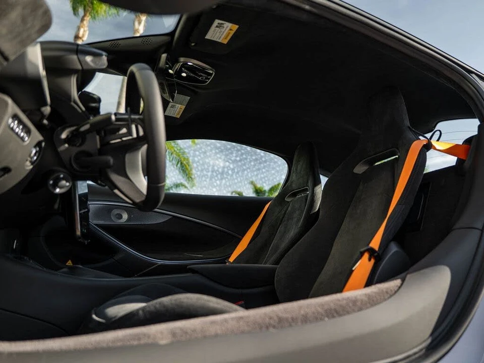 2026 McLaren Artura - Image 25 of 31