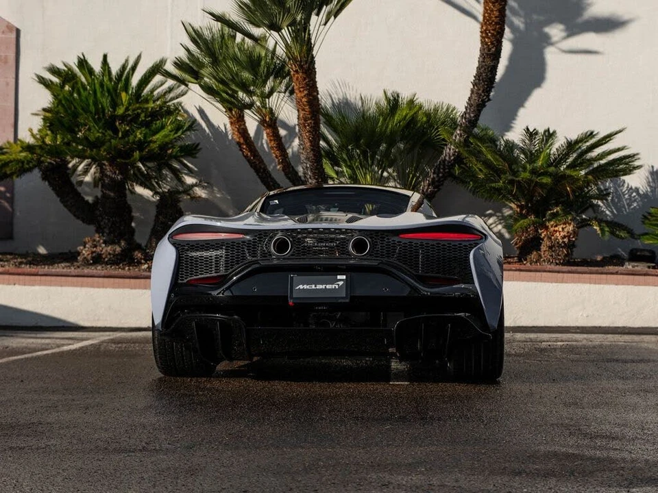 2026 McLaren Artura - Image 5 of 31