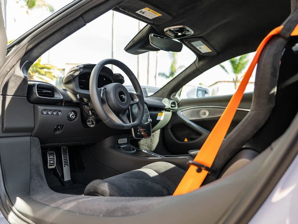 2026 McLaren Artura - Image 8 of 31