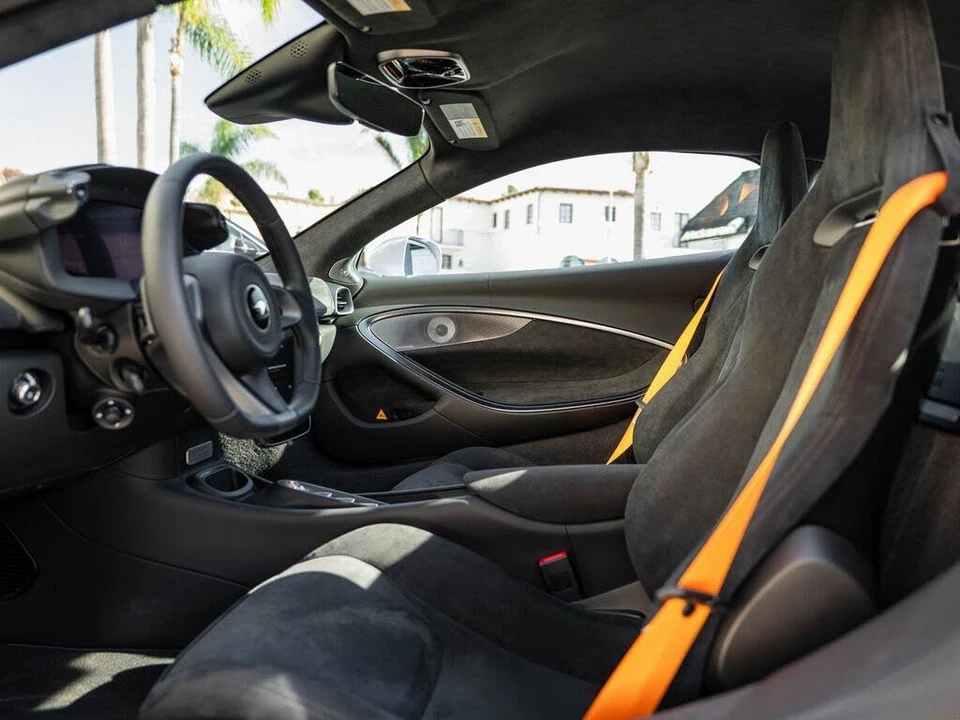 2026 McLaren Artura - Image 9 of 31