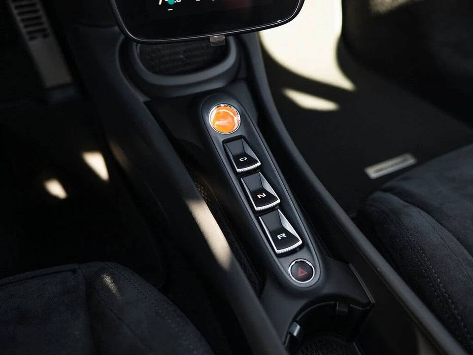 2026 McLaren Artura - Image 22 of 31