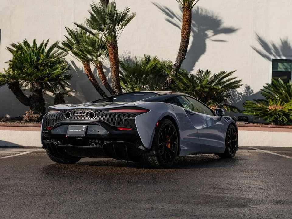 2026 McLaren Artura - Image 4 of 31