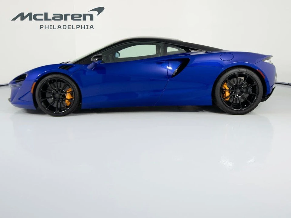 2026 McLaren Artura - Image 8 of 31
