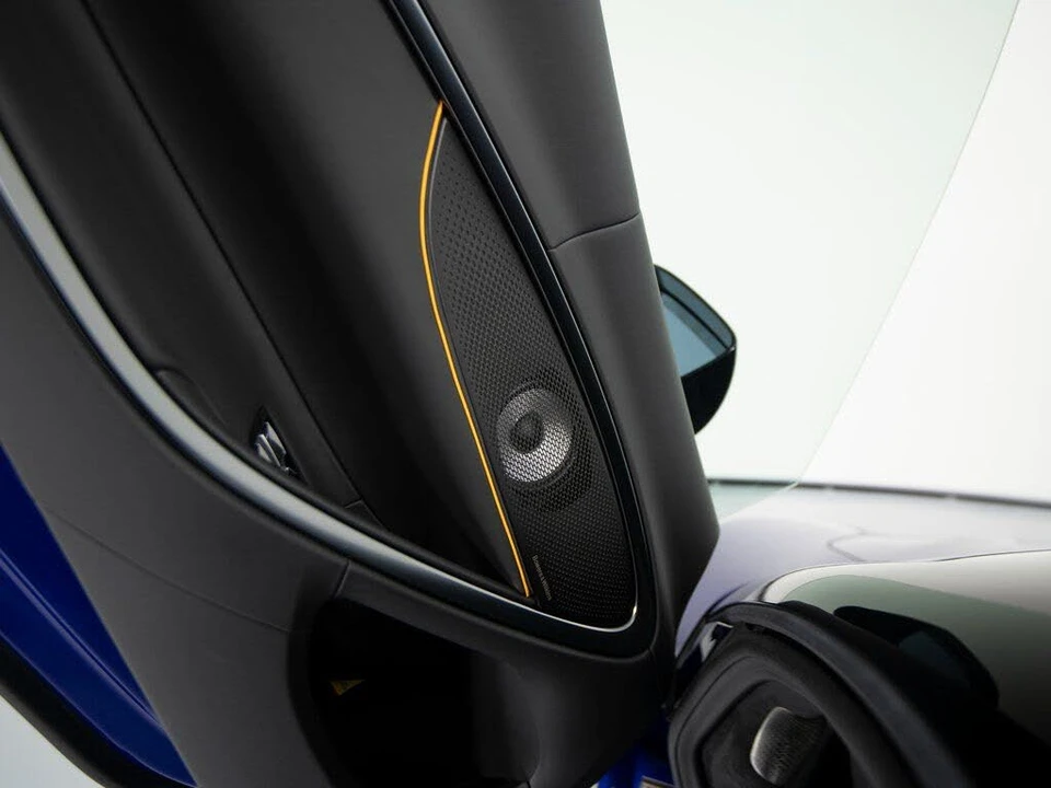 2026 McLaren Artura - Image 11 of 31