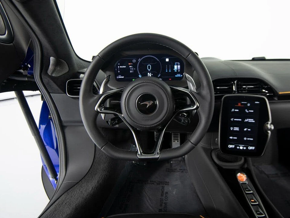 2026 McLaren Artura - Image 14 of 31