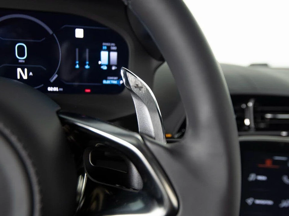 2026 McLaren Artura - Image 16 of 31