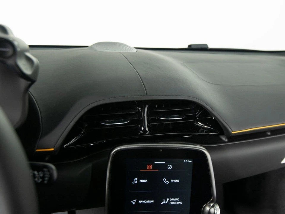 2026 McLaren Artura - Image 19 of 31