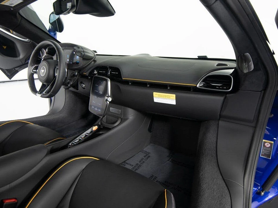 2026 McLaren Artura - Image 23 of 31