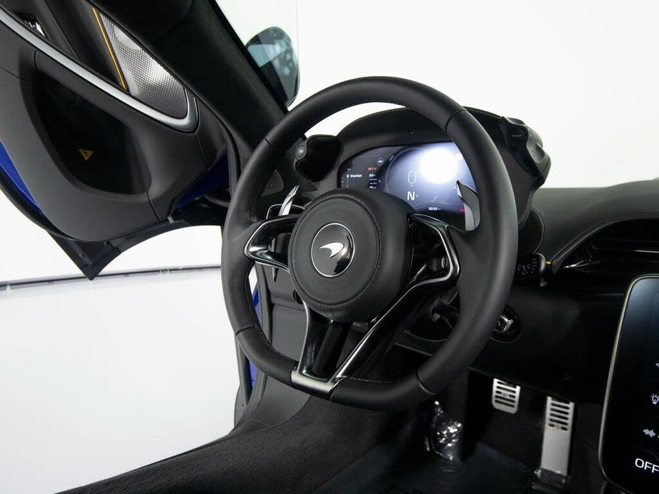 2026 McLaren Artura - Image 25 of 31