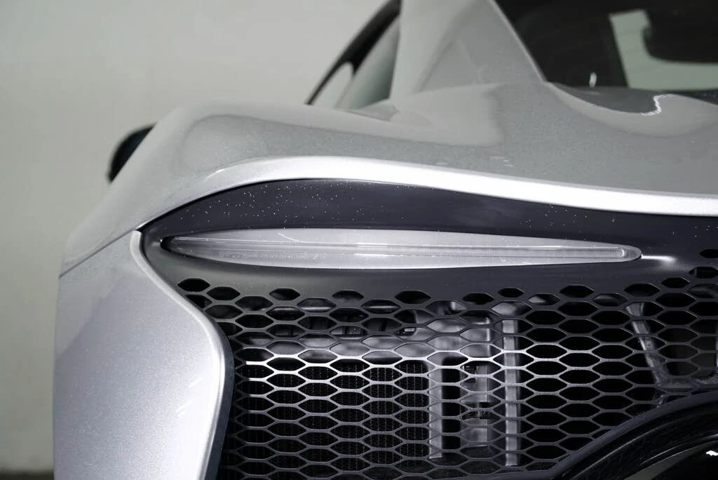 2026 McLaren Artura - Image 19 of 31