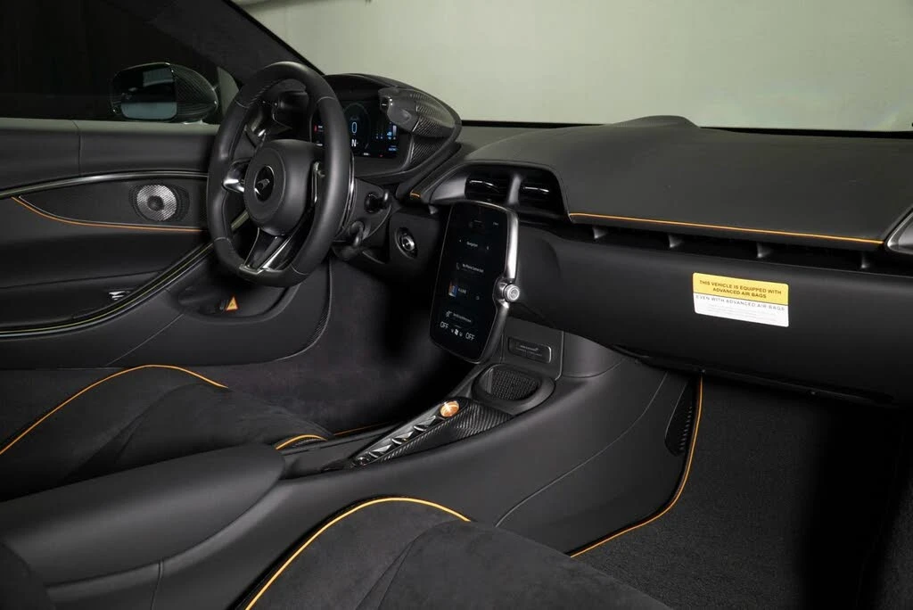 2026 McLaren Artura - Image 21 of 31