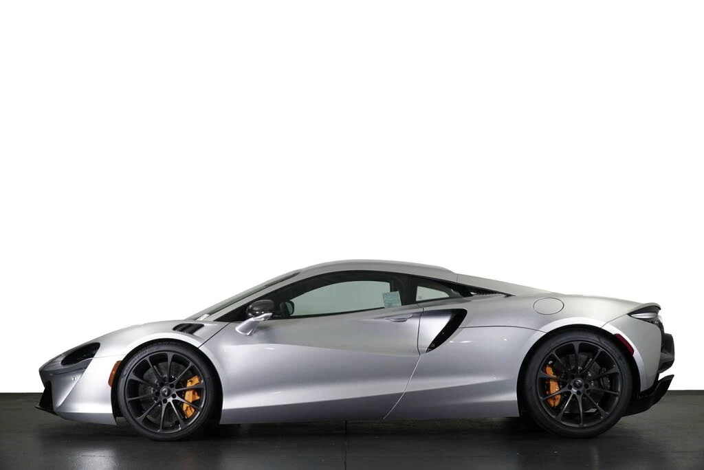 2026 McLaren Artura - Image 28 of 31