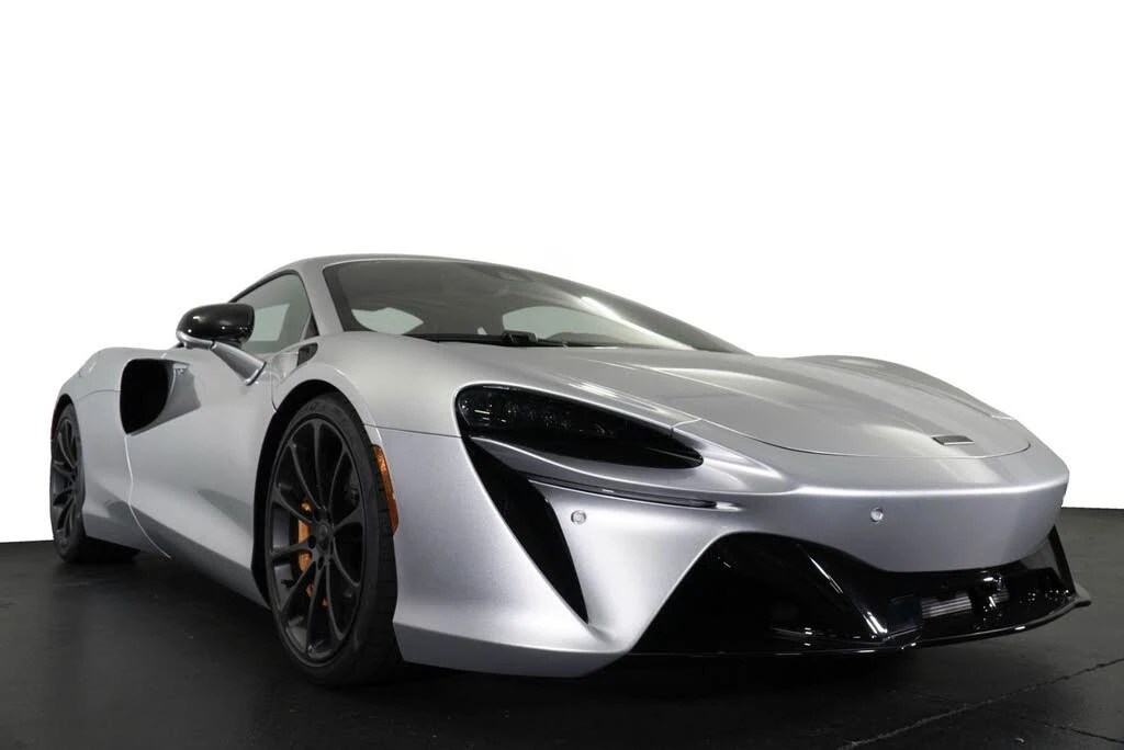 2026 McLaren Artura - Image 13 of 31