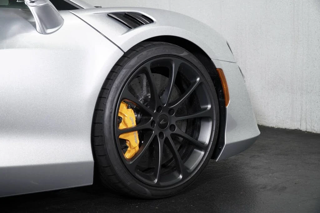 2026 McLaren Artura - Image 9 of 31