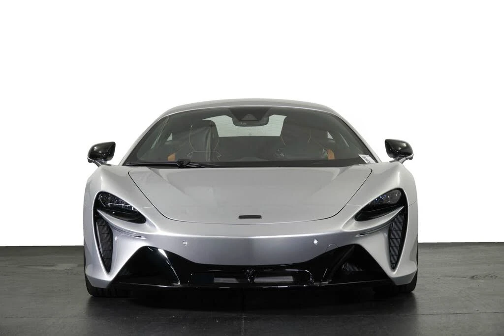 2026 McLaren Artura - Image 26 of 31