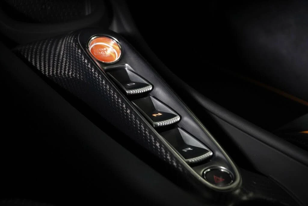 2026 McLaren Artura - Image 22 of 31