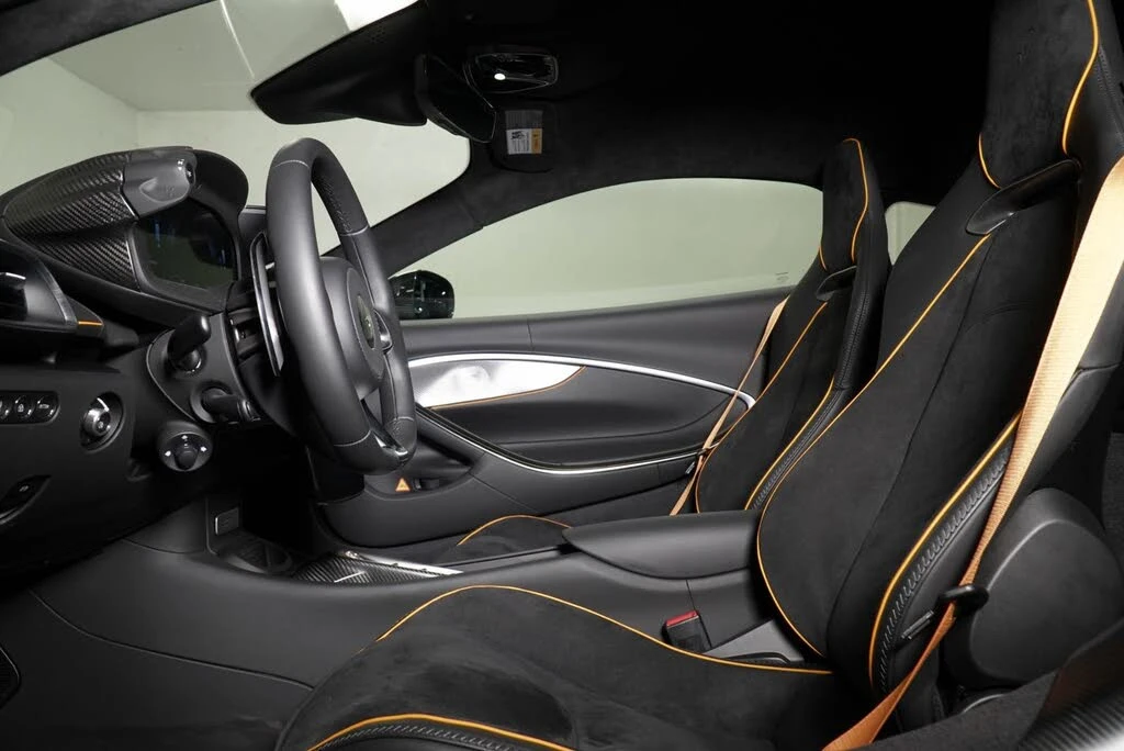 2026 McLaren Artura - Image 20 of 31