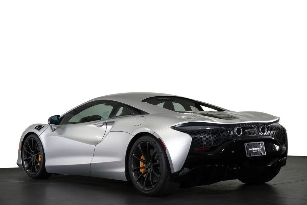 2026 McLaren Artura - Image 29 of 31