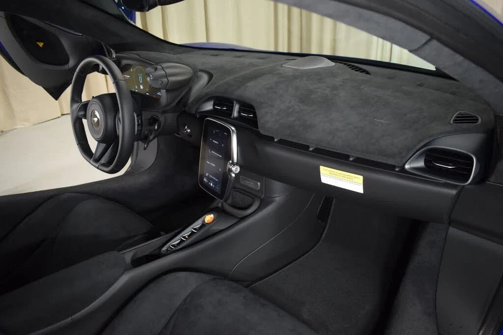 2026 McLaren Artura - Image 20 of 31