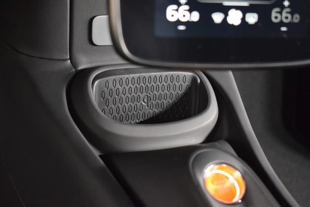 2026 McLaren Artura - Image 30 of 31