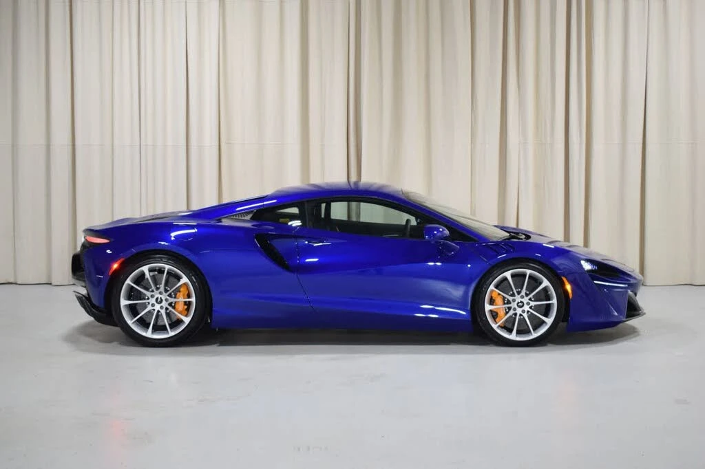 2026 McLaren Artura - Image 14 of 31