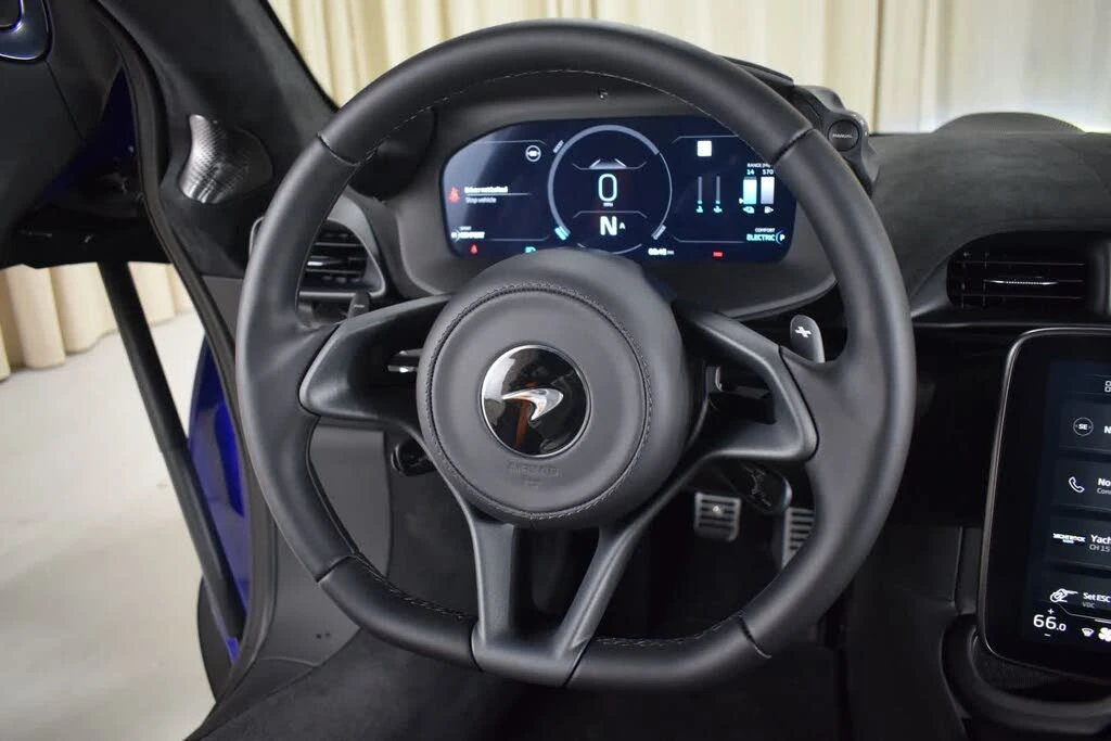 2026 McLaren Artura - Image 22 of 31