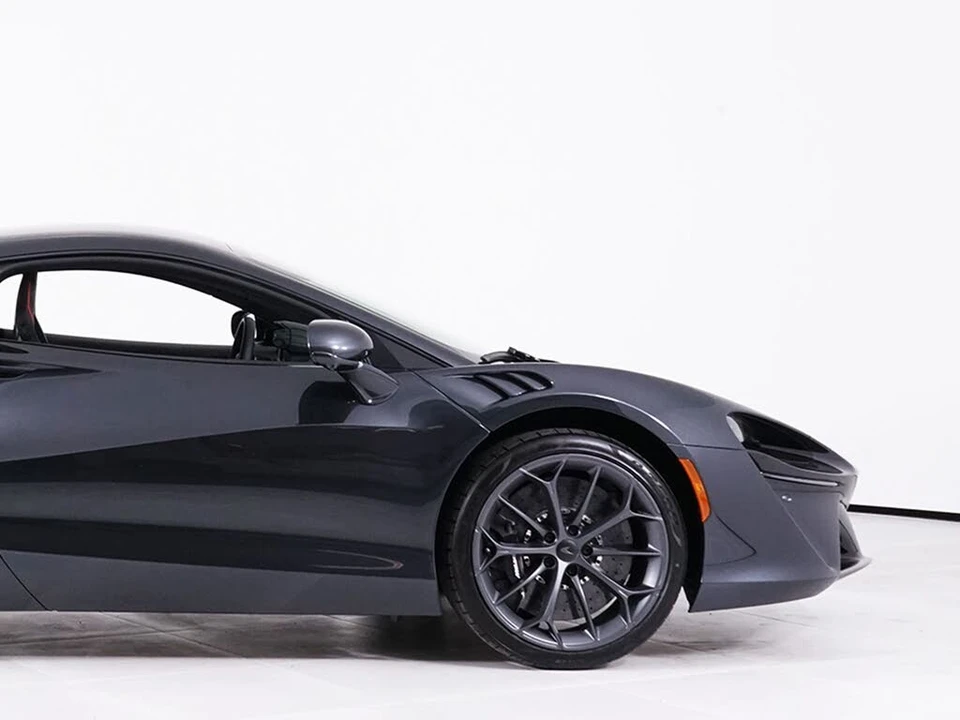 2026 McLaren Artura - Image 15 of 27