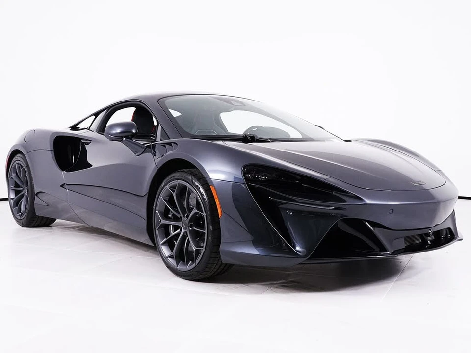 2026 McLaren Artura - Image 16 of 27