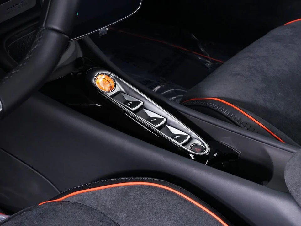 2026 McLaren Artura - Image 26 of 27