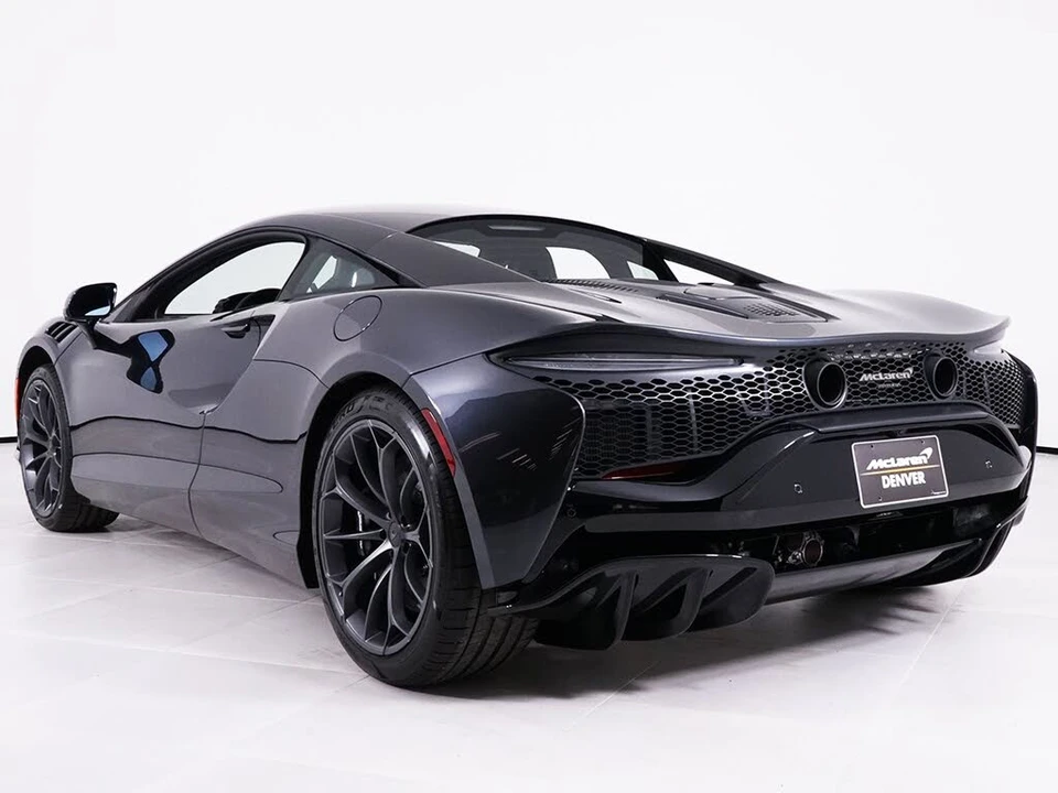 2026 McLaren Artura - Image 18 of 27