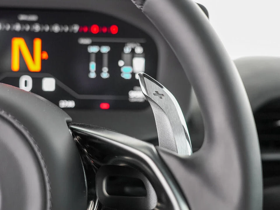2026 McLaren Artura - Image 10 of 31